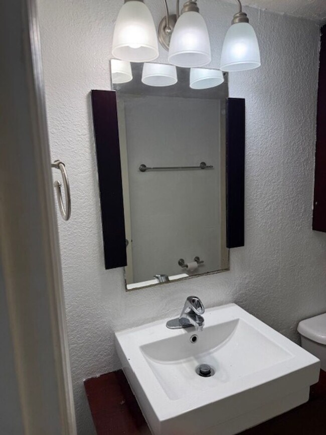 Building Photo - Gorgeous Sunset views. 2 bedroom 2 bath condo