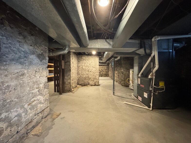 Building Photo - 3011 Grand Ave