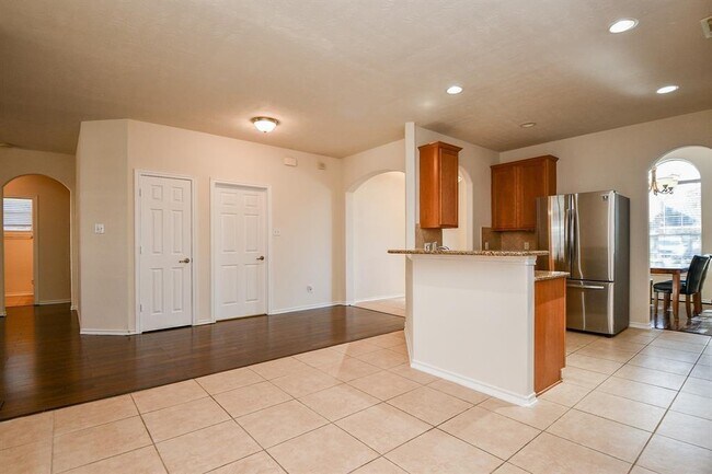 Building Photo - 6738 Chester Oak Dr