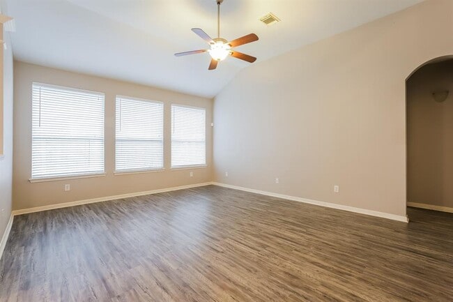 Building Photo - 15118 Sierra Ridge Dr