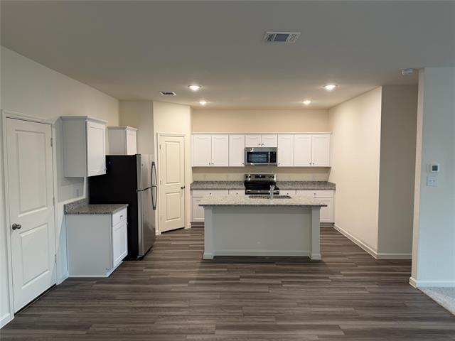 Building Photo - 2104 Prairie Ln