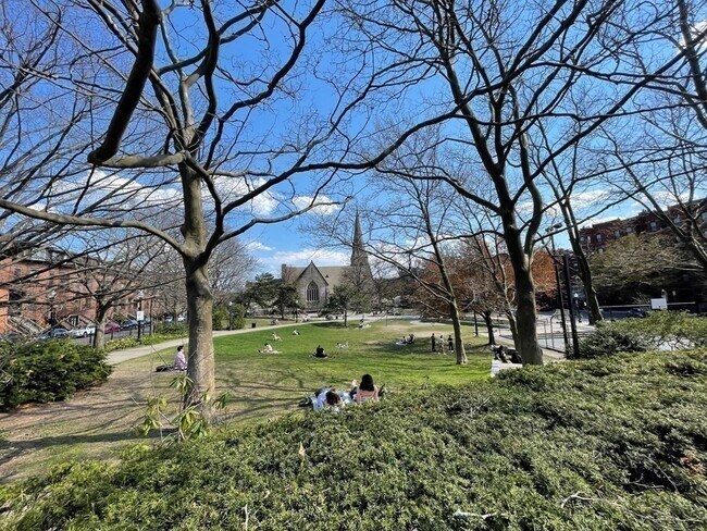 Building Photo - 20 Wellington St