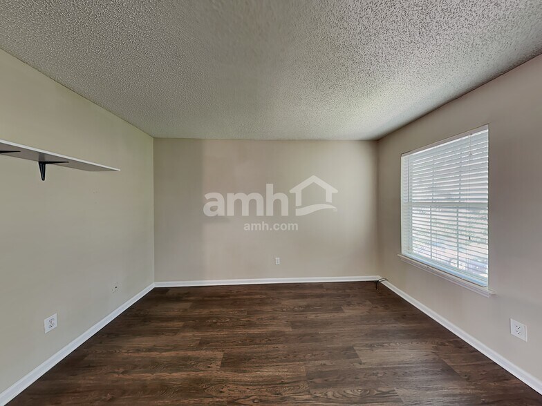 Building Photo - 9817 Stephen Thompson Ln