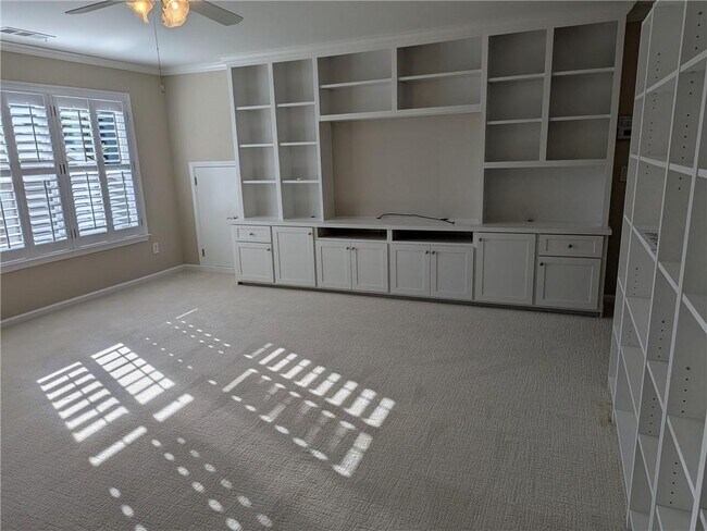 Building Photo - 4920 Hidden Meadow Dr