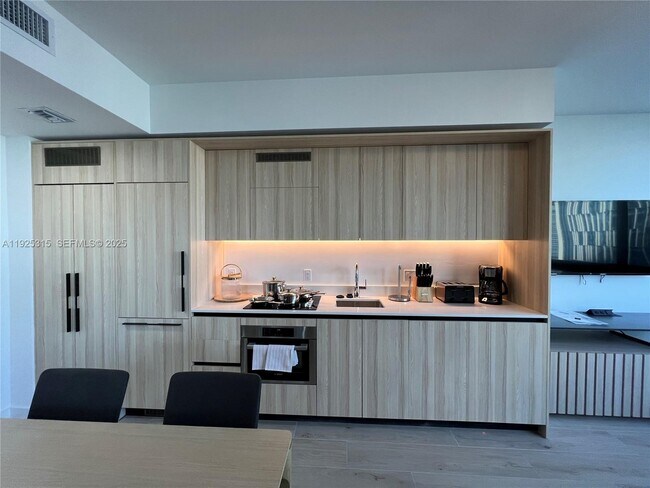 Building Photo - 225 N Miami Ave