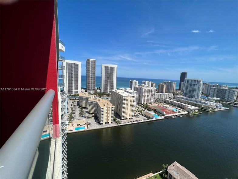 Building Photo - 2600 E Hallandale Beach Blvd