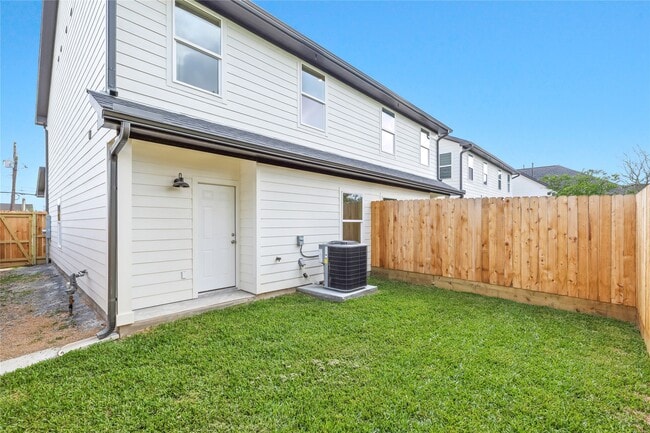 Building Photo - 6138 Brookfield Dr