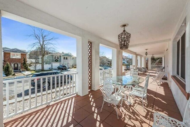 Building Photo - 161 W Beech St