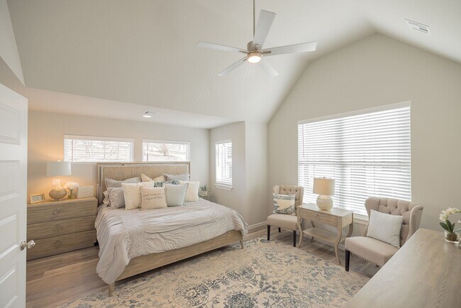 Building Photo - BRAND NEW LUXURY 3 BEDROOM 2.5 BATH TOWNHO...