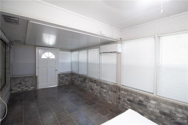 Building Photo - 1510 River Bend Dr