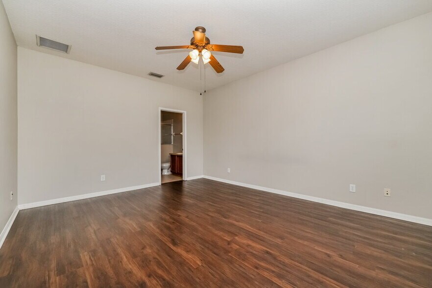 Building Photo - 6816 Surrey Oak Dr