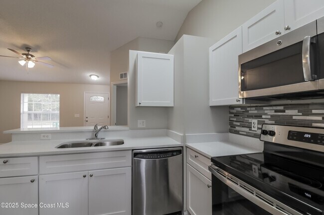 Building Photo - 6145 Banyan St