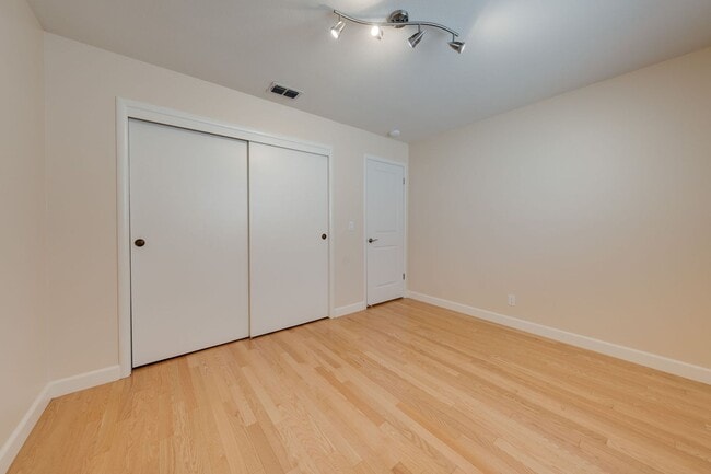 Building Photo - Charming 3 Bedroom Single-Story with Firep...