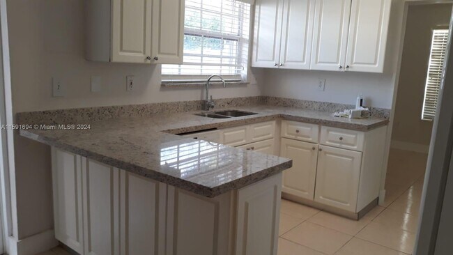 Building Photo - 216 SW 7th St