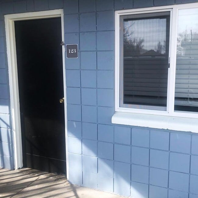 Building Photo - 201 W. Caroline St.