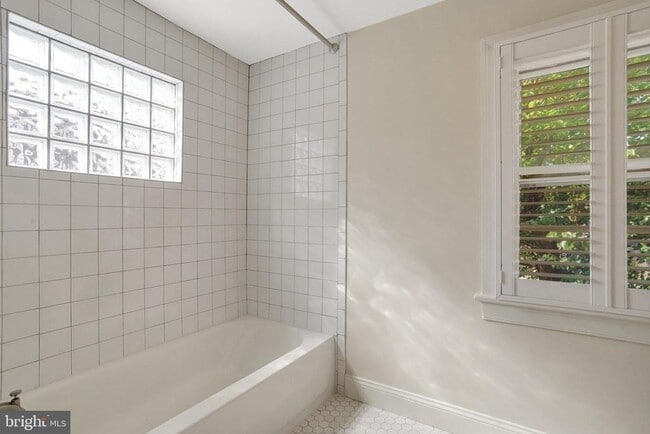 Building Photo - 225 S Payne St