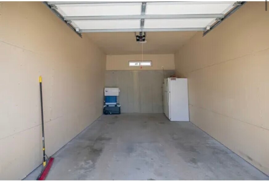 Building Photo - 3030 Saddle Dr