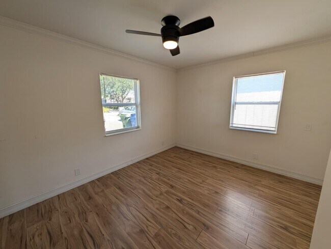 Building Photo - 1629 NW 5th Ave