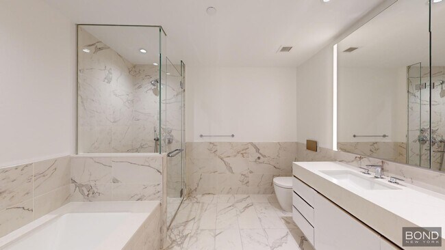 Building Photo - 400 W 61st St