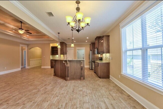 Building Photo - 5869 Halleck Ct