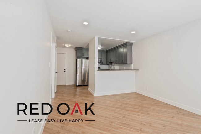 Building Photo - 310 S Kenmore-104