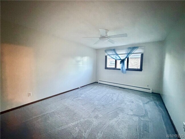 Building Photo - 94 S Prince Dr