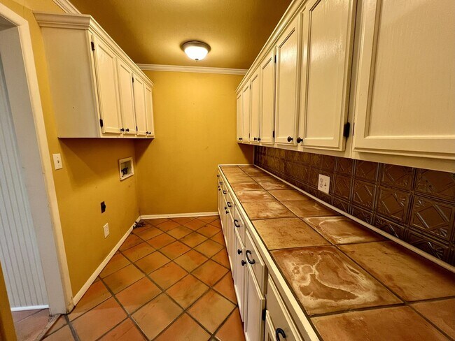 Building Photo - 3 Bedroom Home in Greenwood!