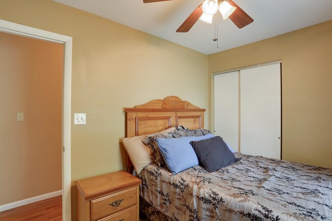 Building Photo - 1712 Stratford Dr