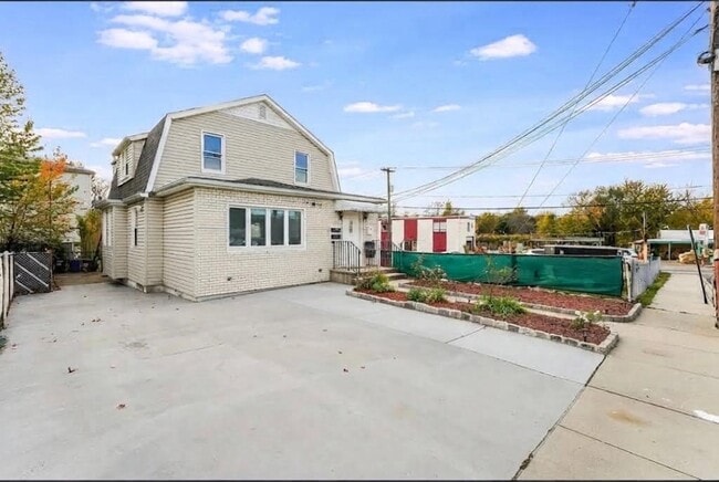 Building Photo - 327 Stover Ave