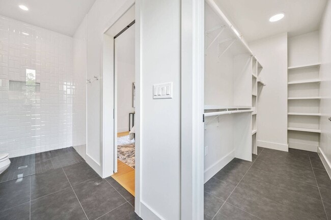 Building Photo - Premium Central Austin New Construction