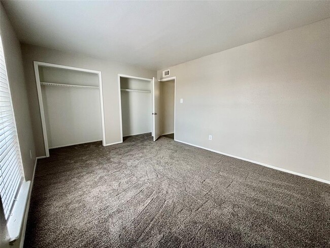 Building Photo - 6500 W 43rd St