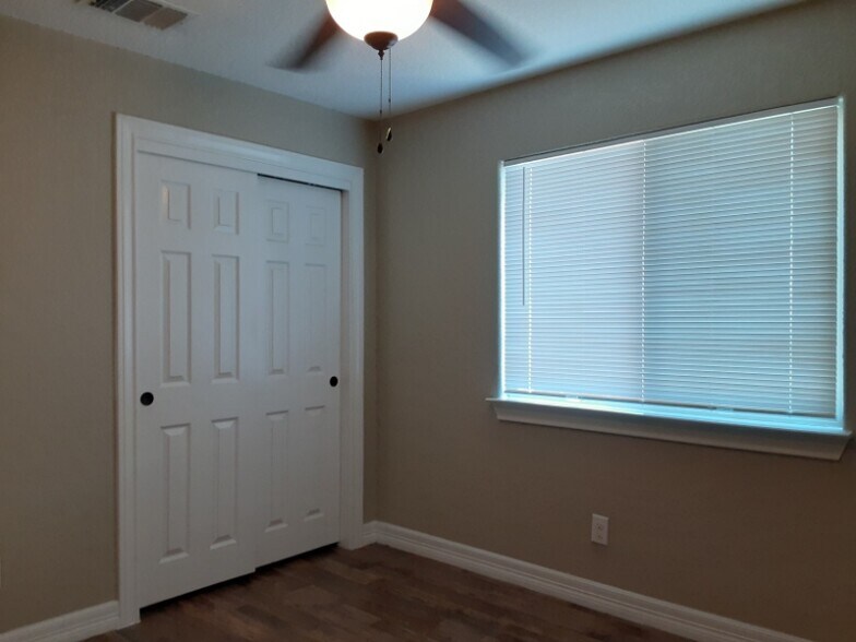 Building Photo - 106 Cornell Ave