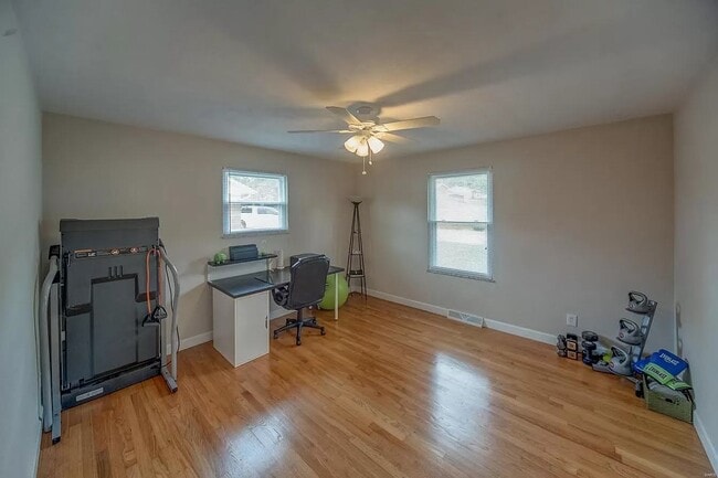 Building Photo - 2404 Wendy Way Dr