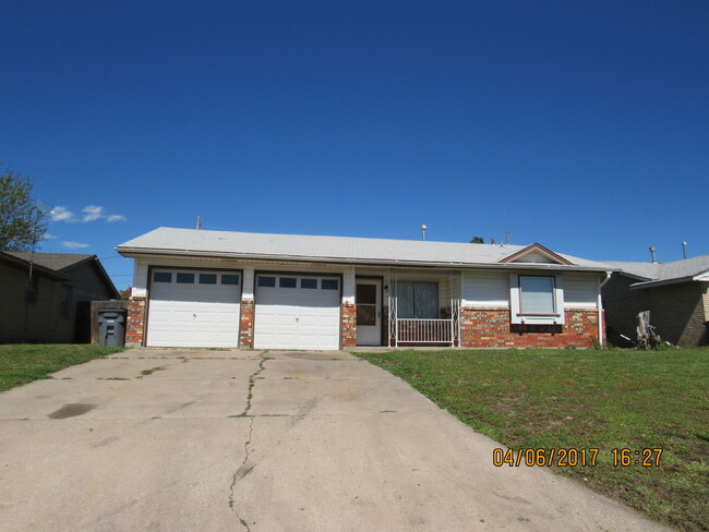 Primary Photo - NO PETS NEW FLOORING AND FRESHLY PAINTED I...