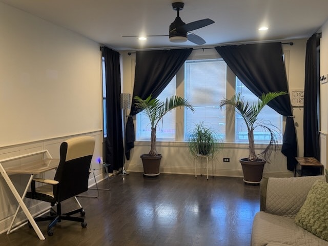 Work Space + Palm tress for good vibes - 3310 W Division St