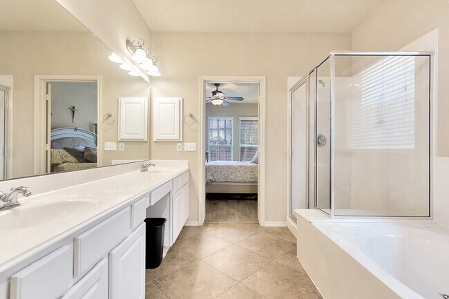 Building Photo - 10 W Lasting Spring Cir