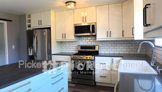 Building Photo - 535 NW Stendahl Ct
