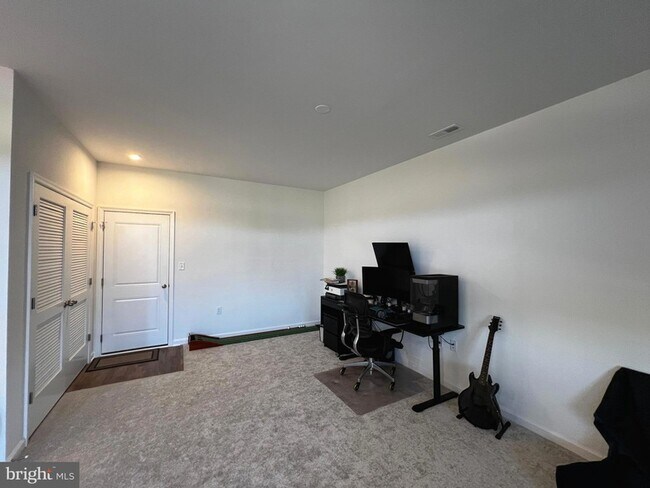 Building Photo - 623 Hemsworth Ln