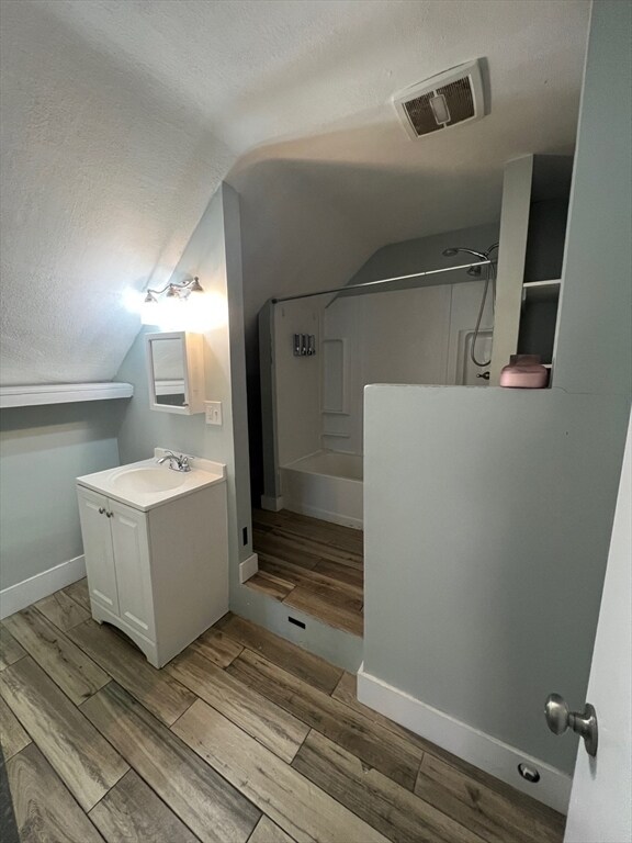 Building Photo - 17 Bowers St