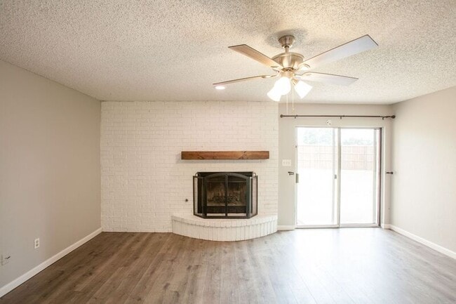 Building Photo - 1535 Rocky Point Dr