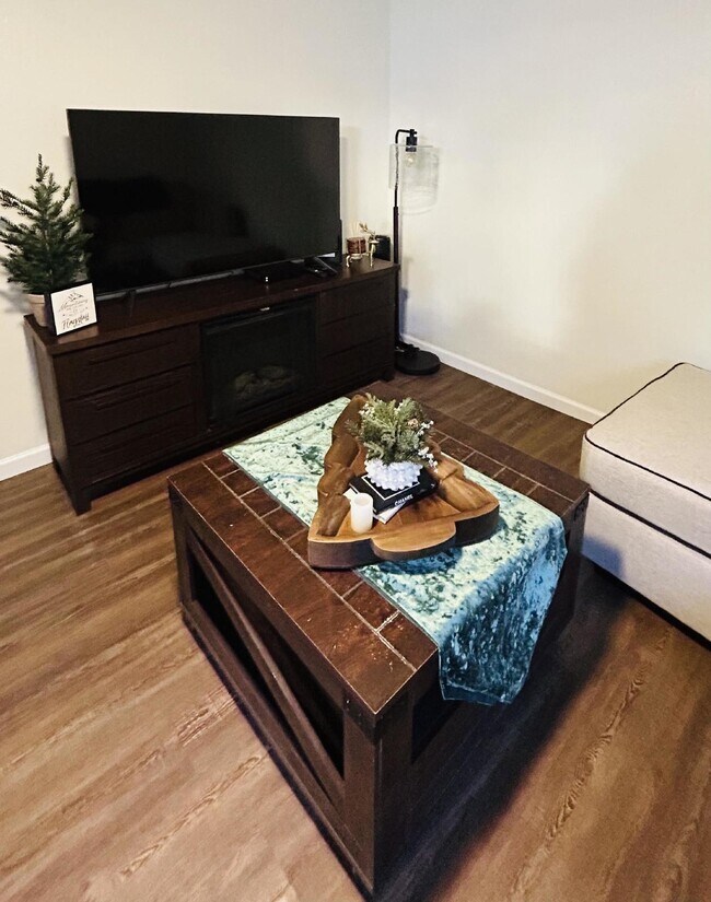 Building Photo - 2 bedroom downtown condo next to the Hospi...