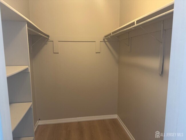 Building Photo - 256 Willowbrook Dr