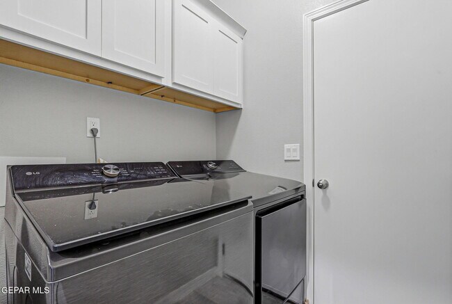 Building Photo - 13912 Loreina Luz Ave