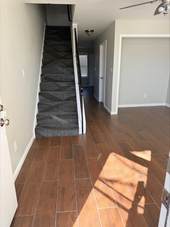 Building Photo - 1327B 9th W Ave