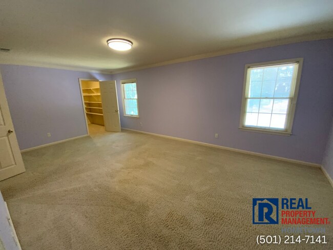 Building Photo - 711 Shea Dr