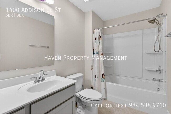 Building Photo - 1400 Addison Lk St