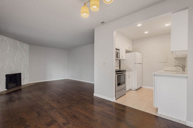 Building Photo - 14022 Juanita Dr NE