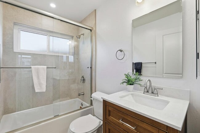 Building Photo - 1861 Nelson Dr