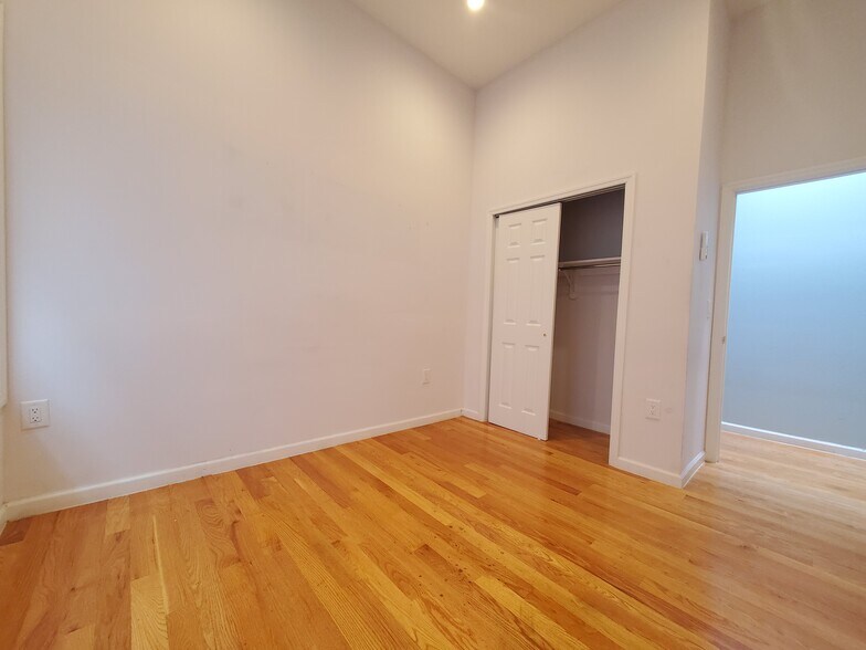 377 Danforth Ave 7 - 371 Danforth Ave