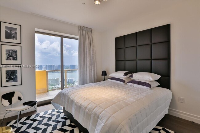 Building Photo - 17749 Collins Ave
